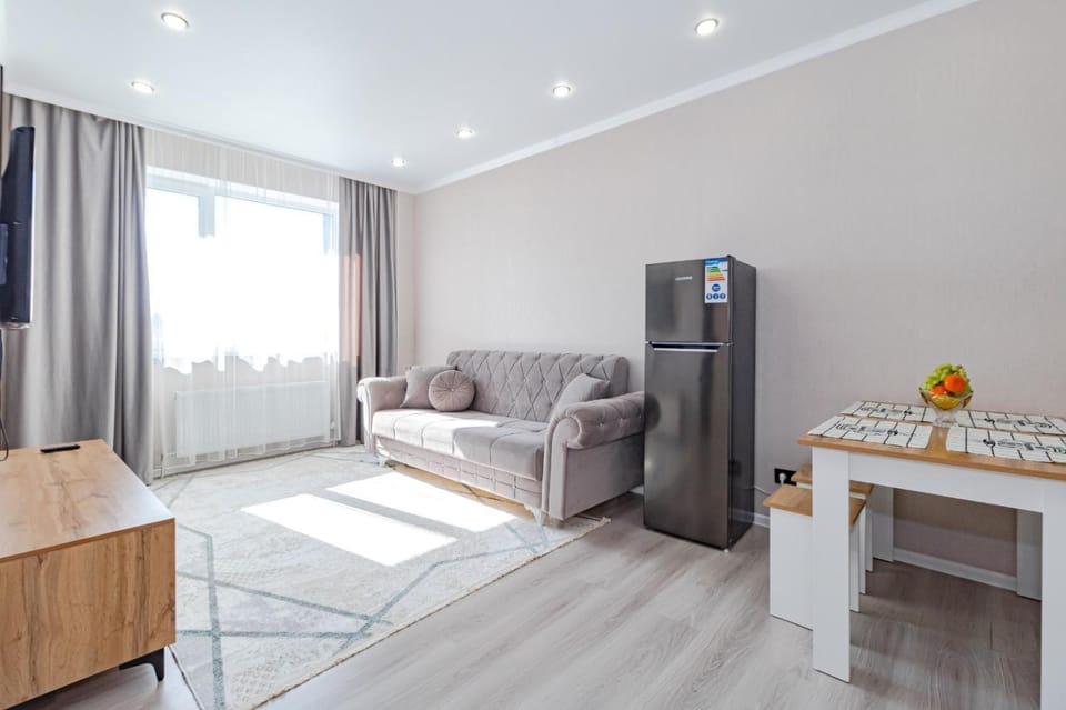 Kitchen or kitchenette, Seating area, Dining area