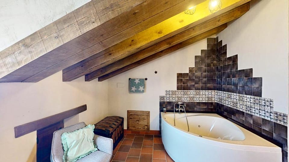 Hot Tub, Photo of the whole room, Bedroom, Bath