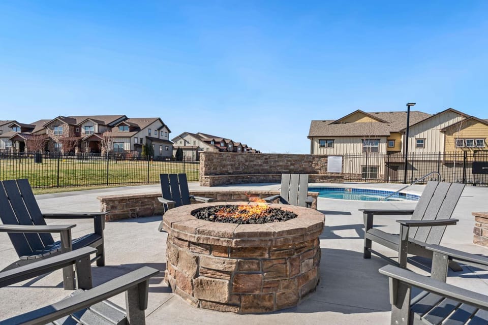 Serene Retreat with Hot Tub, Sauna, Pool & Gym Apartment in Loveland