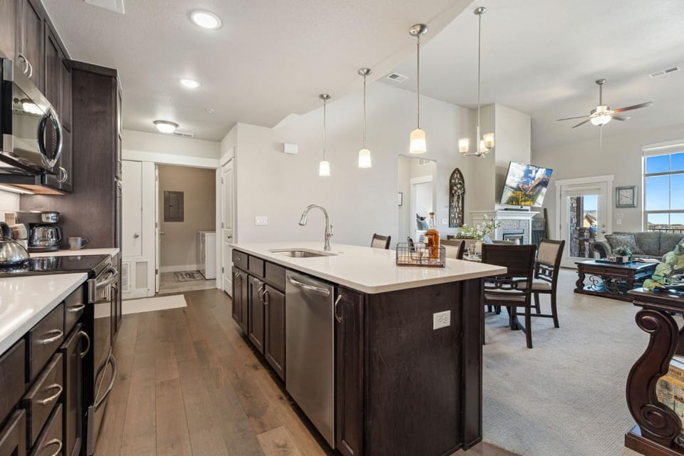 Serene Retreat with Hot Tub, Sauna, Pool & Gym Apartment in Loveland