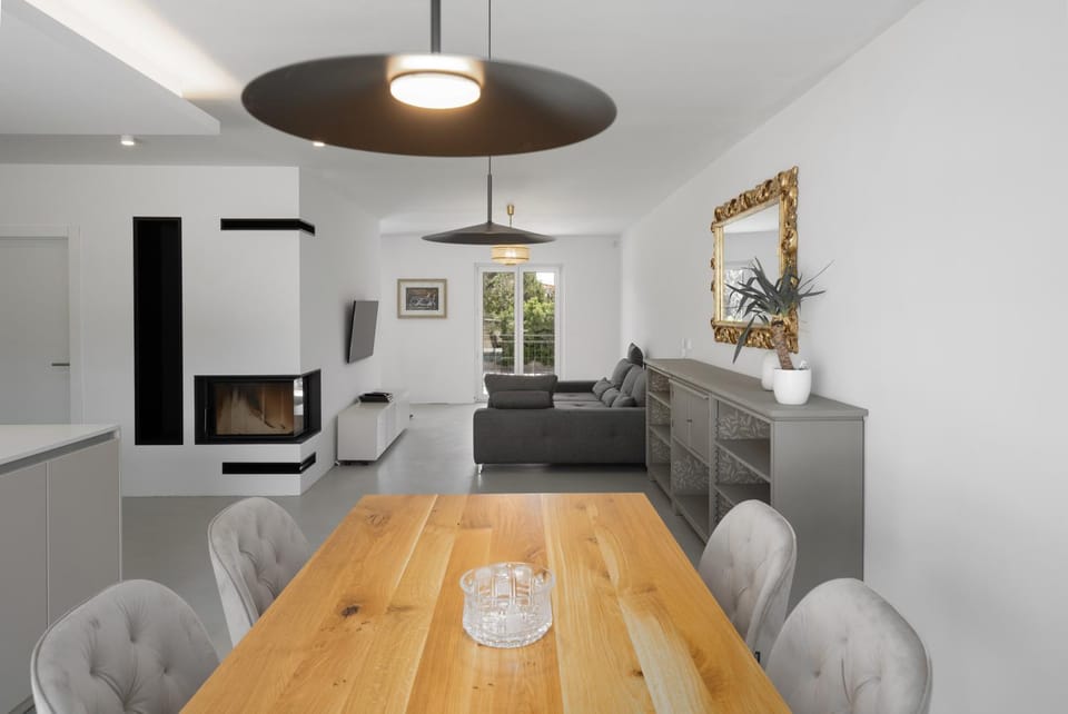 Dining area, flat iron