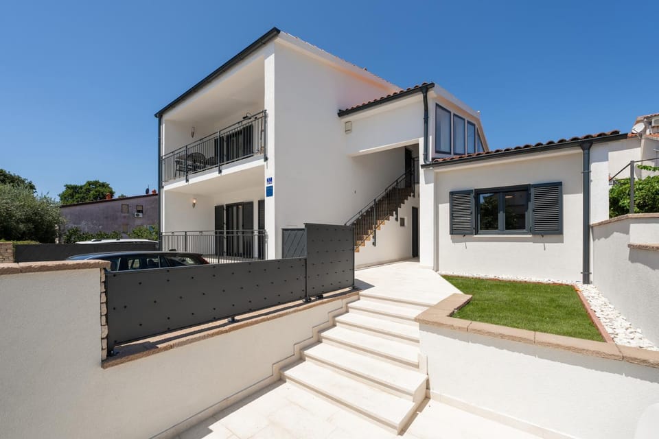 Property building, Facade/entrance