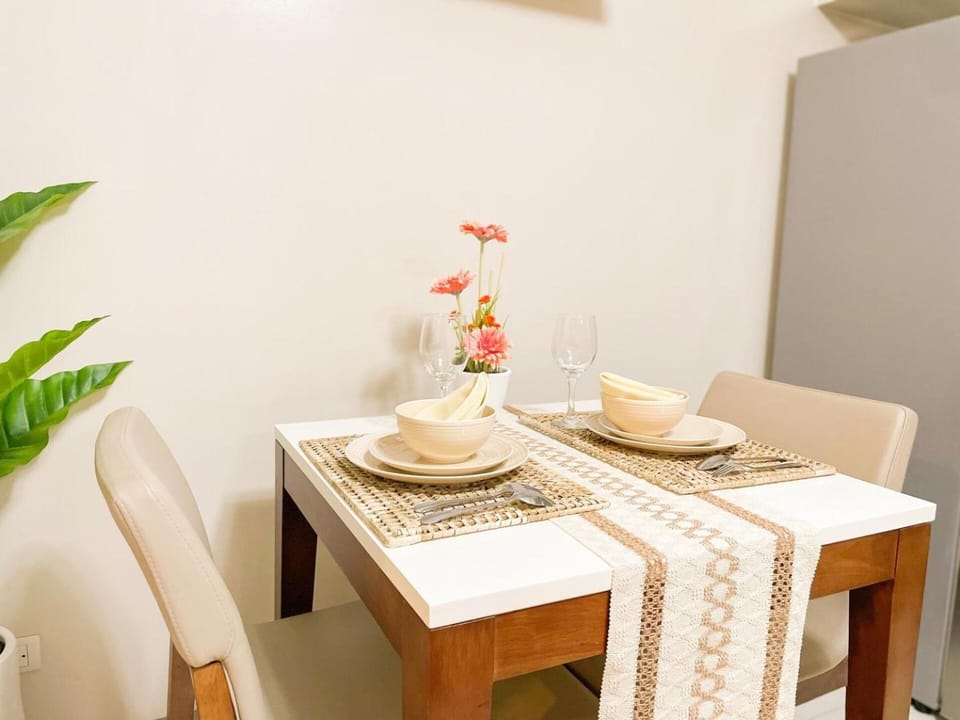 BGC's Best Condo Near Uptown Mall #oursw15o House in Makati