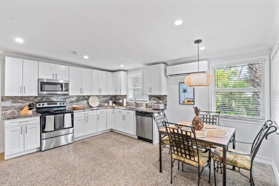 Beautifully Renovated 5 bedroom Vero Beach House in Indian River