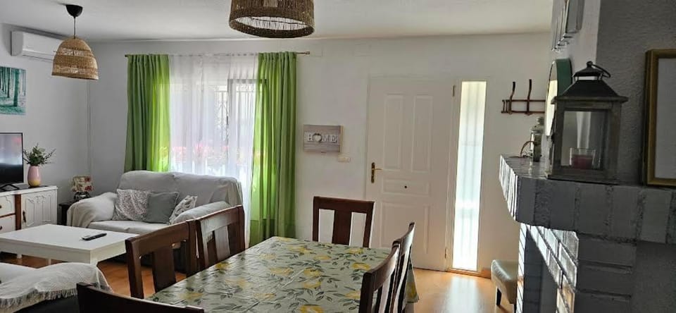 Casa de 5 habitaciones hasta 9 plazas, La Casilla en Dúrcal, Granada House in Andalusia