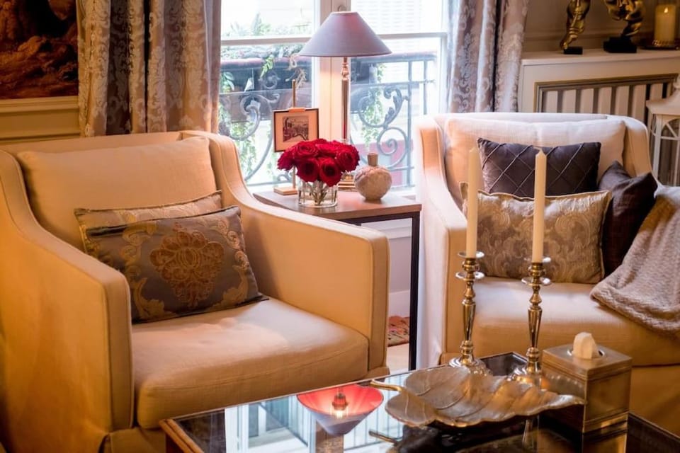 Living room, Seating area