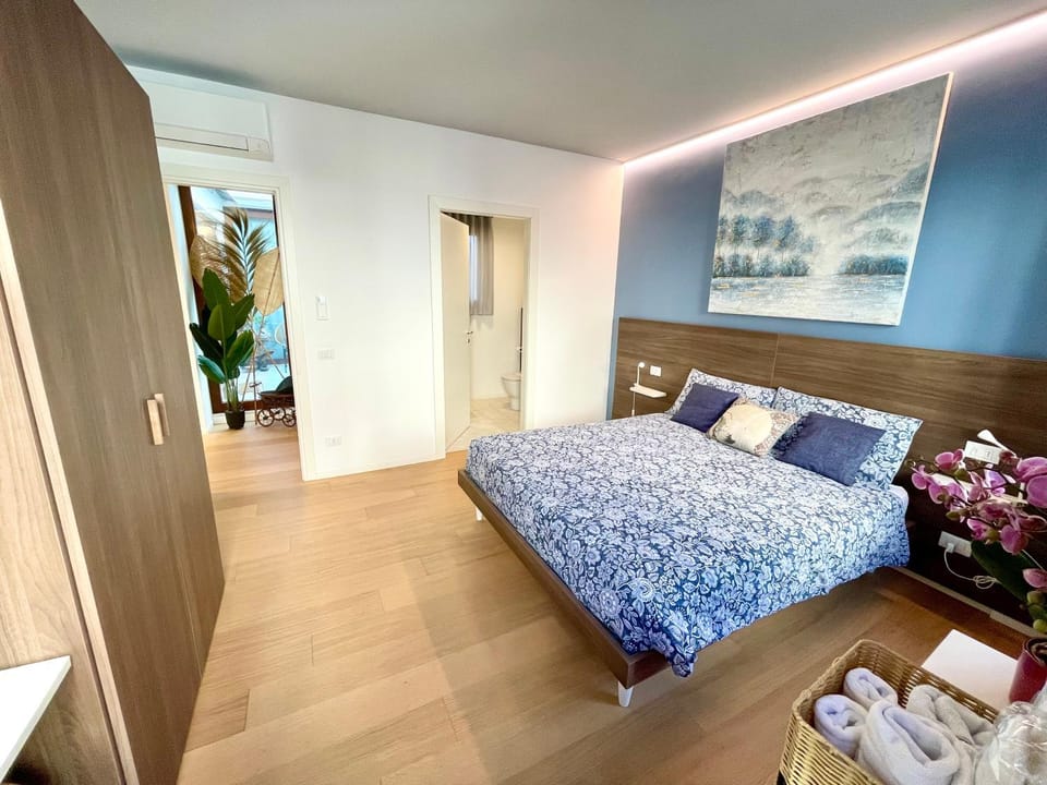 Bed, Photo of the whole room, Bedroom, towels, wardrobe