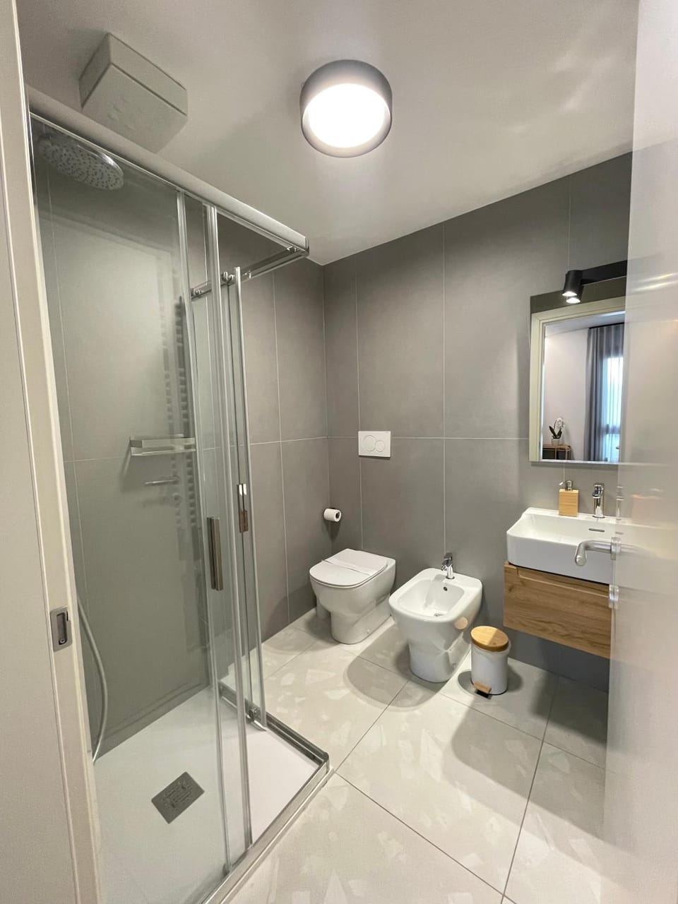 Shower, Toilet, Bathroom, bidet, towels