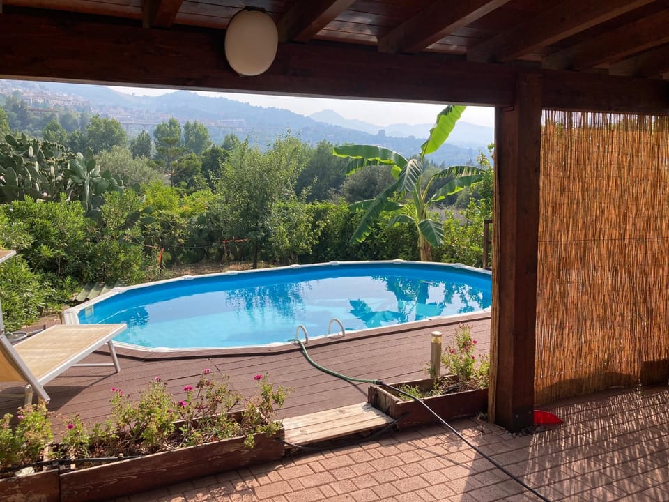Garden view, Swimming pool, sunbed