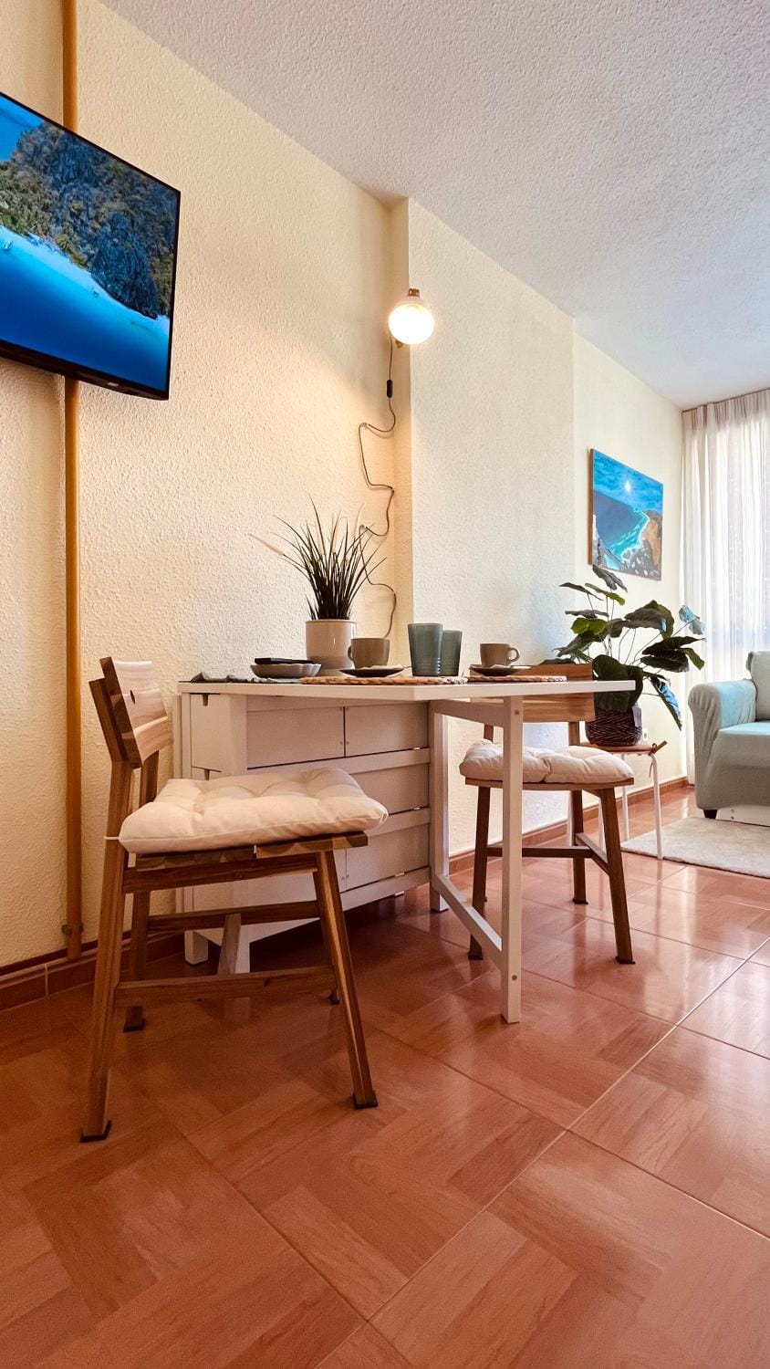 TV and multimedia, Living room, Seating area, Dining area