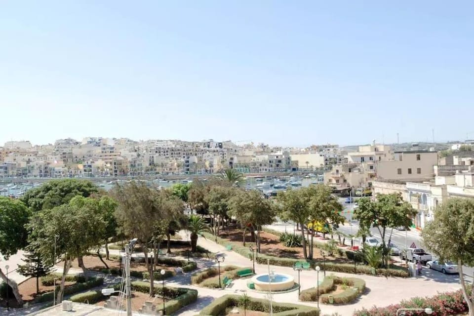 Neighbourhood, Location