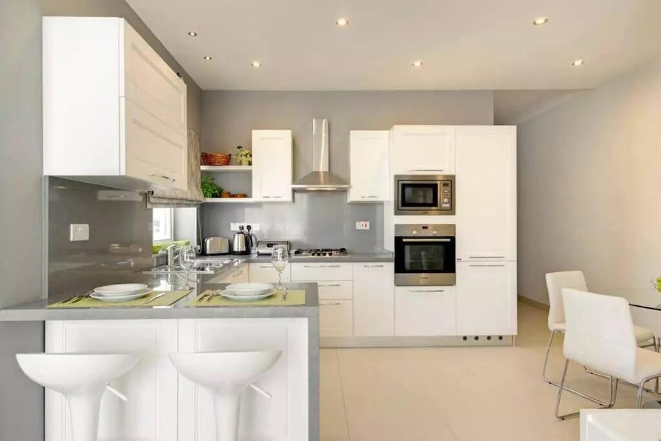 Coffee/tea facilities, Kitchen or kitchenette, Dining area, dishwasher, minibar, oven, pet friendly, stove, toaster