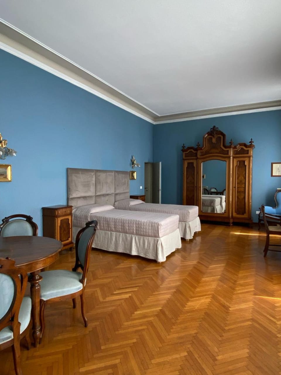 Photo of the whole room