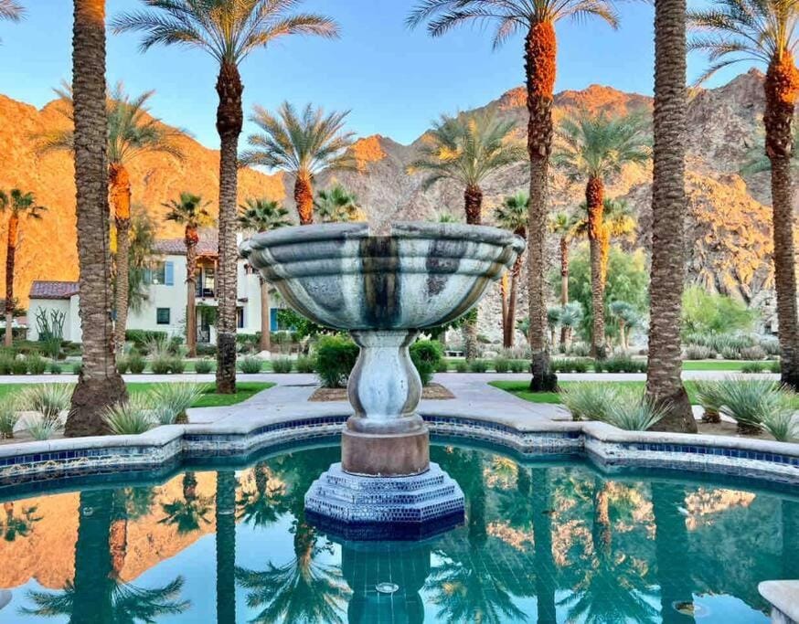 Legacy Villa #1 * Townhouse * 12 Pools *WOW Views * sleeps 8 Apartment in Indian Wells