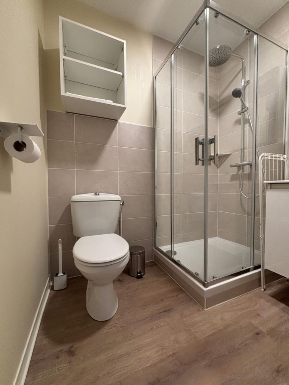 Shower, Toilet, Bathroom, towels
