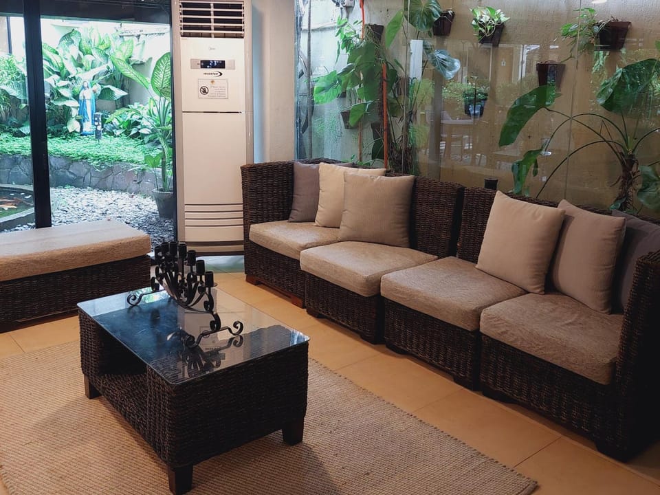 11th Street Bed and Breakfast Bed and Breakfast in Bacolod