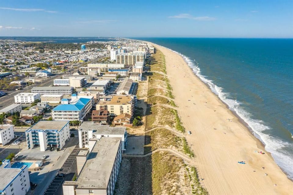 Exquisite Ocean View Condo with Pool House in Ocean City