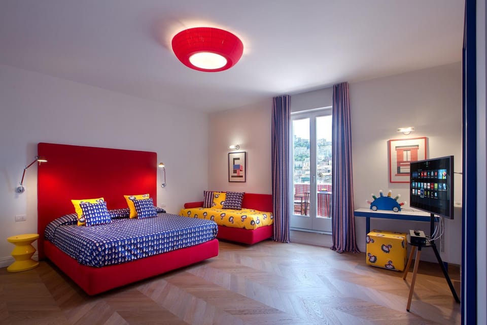 Bed, TV and multimedia, Photo of the whole room, Bedroom