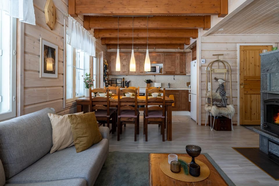 Kitchen or kitchenette, Seating area, Dining area