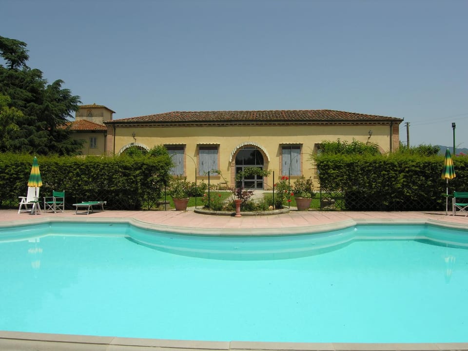 Property building, Restaurant/places to eat, Day, Swimming pool, Swimming pool