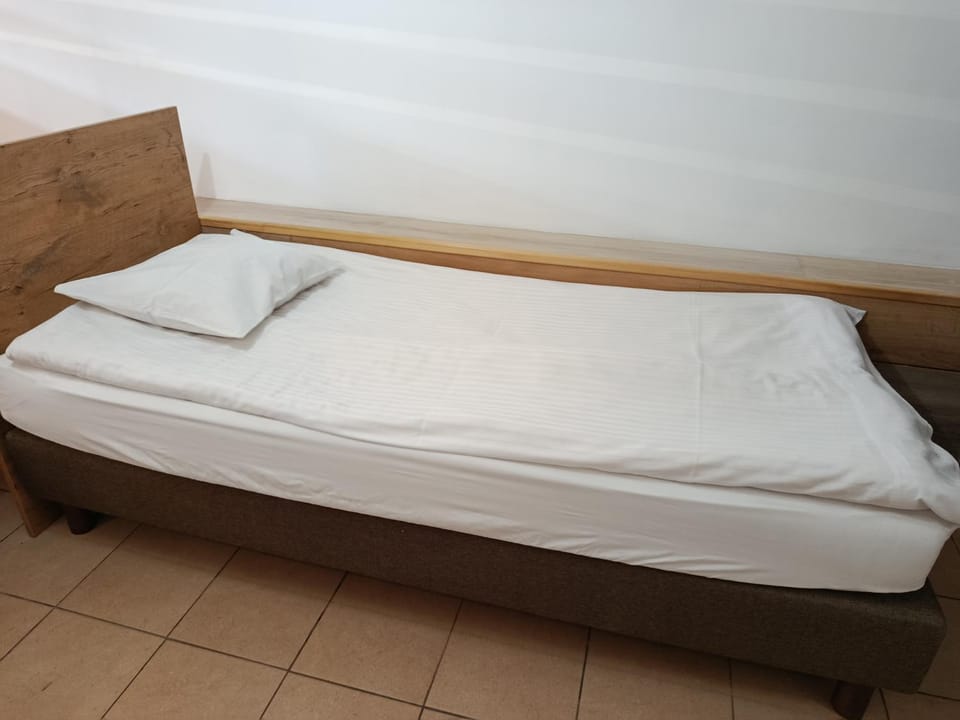 Fenix Grzybno pokoje pracownicze, rodzinne, typu standard,dłuższe pobyty Farm Stay in Pomeranian Voivodeship