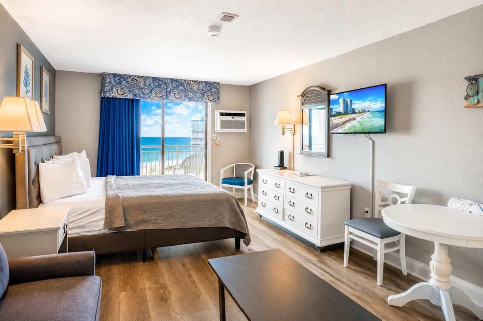 Newly Updated Oceanview King Suite - Sea Mist 50809 House in Myrtle Beach