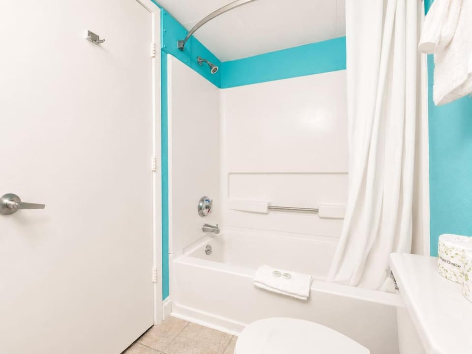 Newly Updated Oceanview King Suite - Sea Mist 50809 House in Myrtle Beach