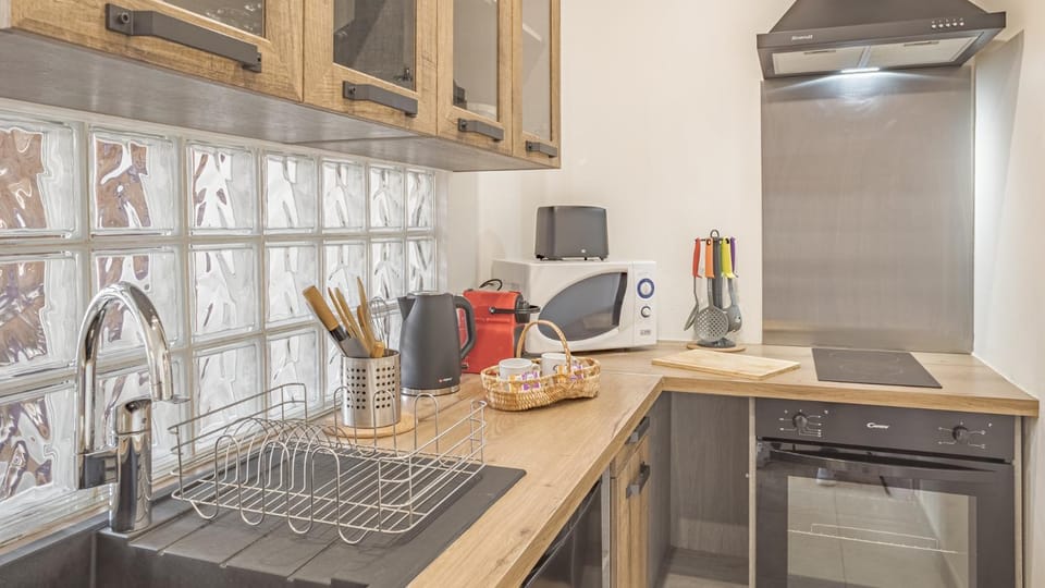 Coffee/tea facilities, Kitchen or kitchenette, minibar, pet friendly, stove