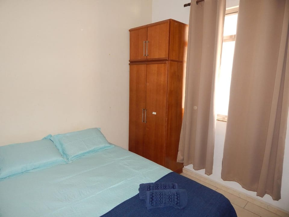 Espaçoso apto de 1 quarto na quadra da Praia Apartment in Rio de Janeiro