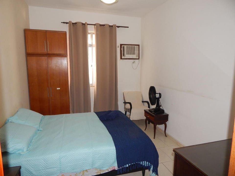 Espaçoso apto de 1 quarto na quadra da Praia Apartment in Rio de Janeiro