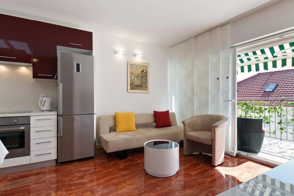 Kitchen or kitchenette, Living room, Seating area