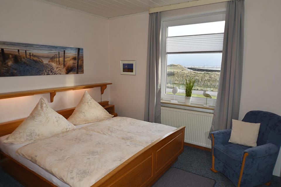 Bed, Natural landscape, Photo of the whole room, Bedroom