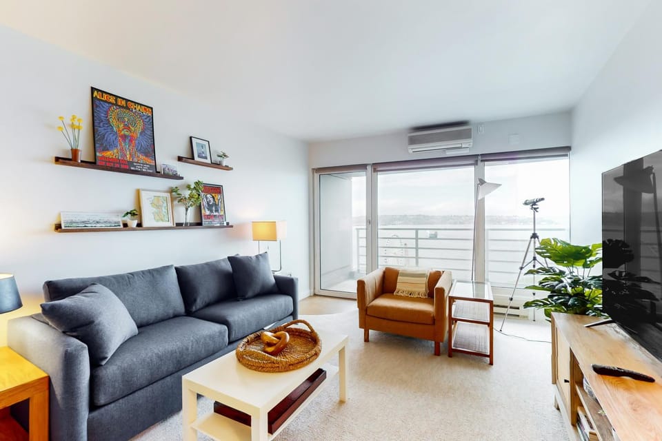 Pike Place Olympic View Apartment in Pike Place Market