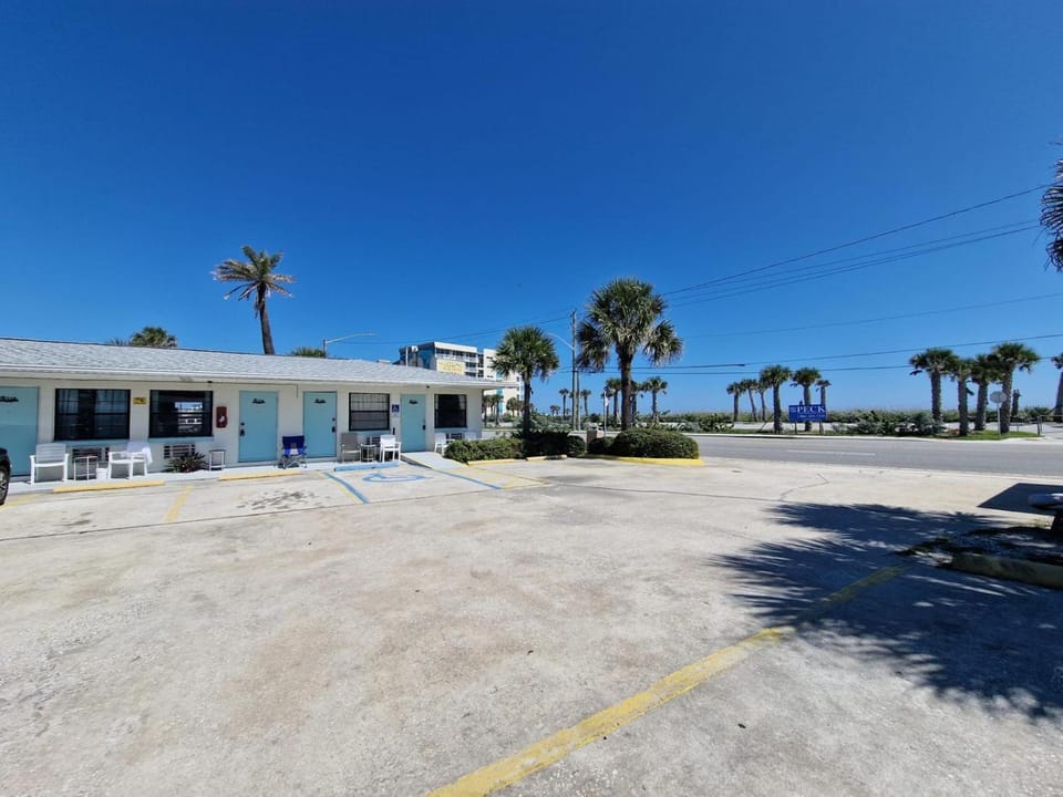 Property building, Natural landscape, View (from property/room), Location, Parking