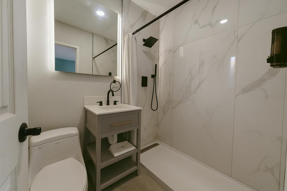 Shower, Toilet, Bathroom