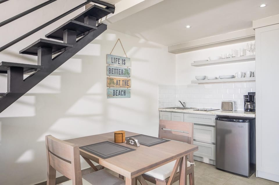 Dining area, minibar, oven, pet friendly, stove, toaster