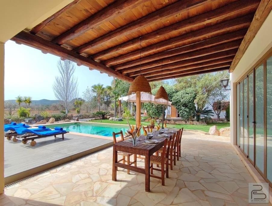 Casa Bet con piscina y jardín. House in Ibiza