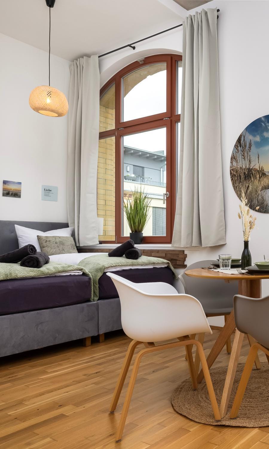 Bed, Living room, Photo of the whole room, Bedroom
