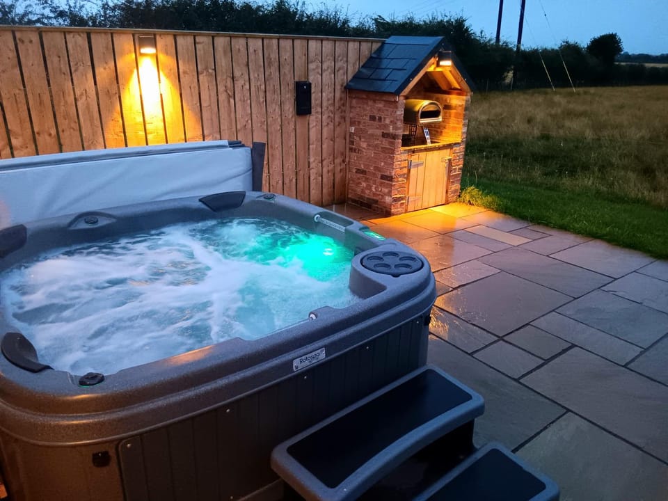 Ewe and Me Glamping Campground/ 
RV Resort in England