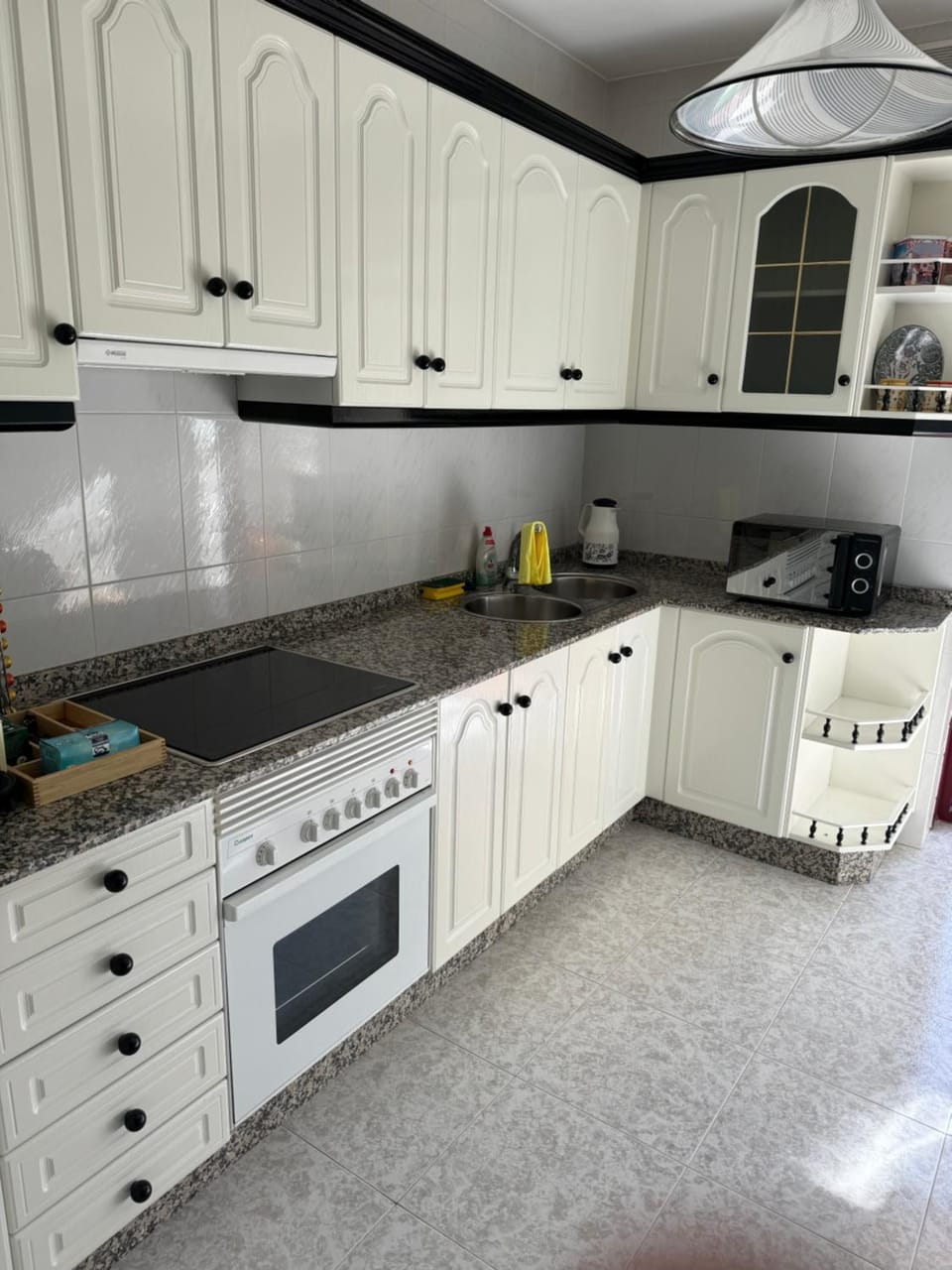 Kitchen or kitchenette, minibar, pet friendly, stove