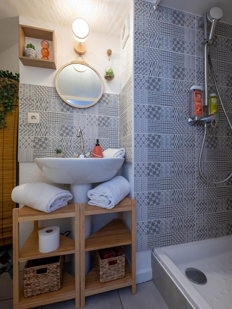 Shower, Bathroom, towels