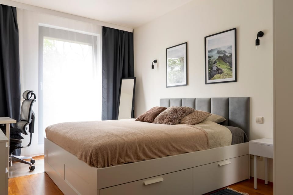 Bed, Photo of the whole room, Bedroom
