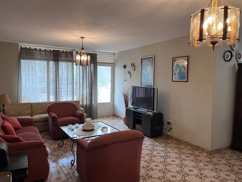 Communal lounge/ TV room