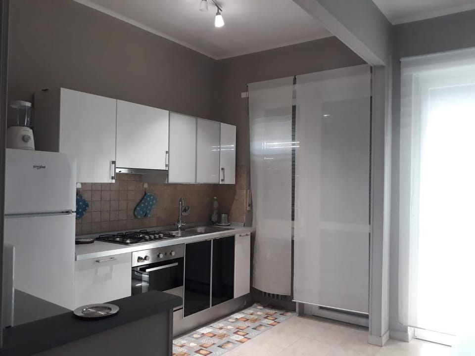 Kitchen or kitchenette, pet friendly, stove