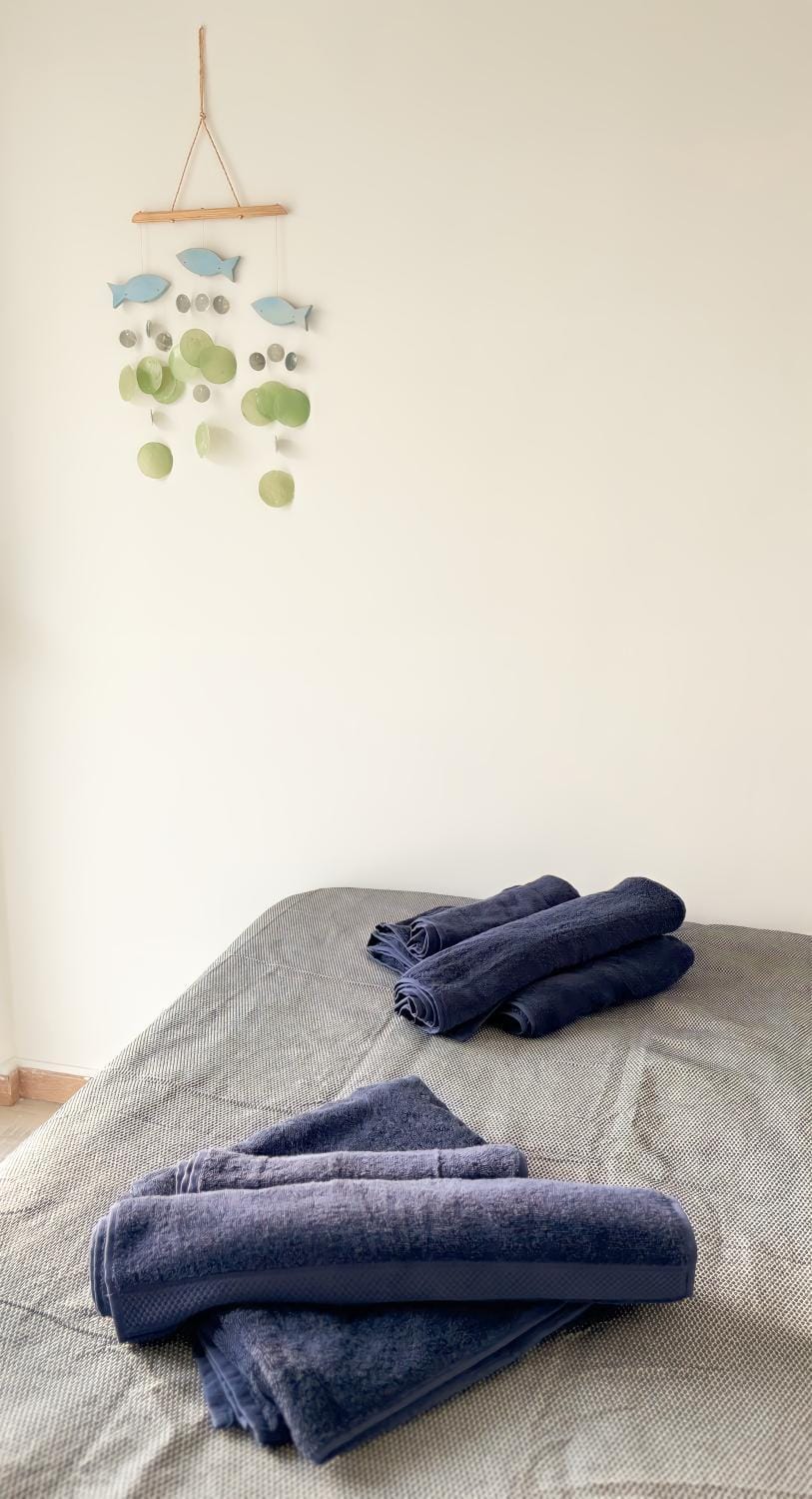 Bedroom, towels