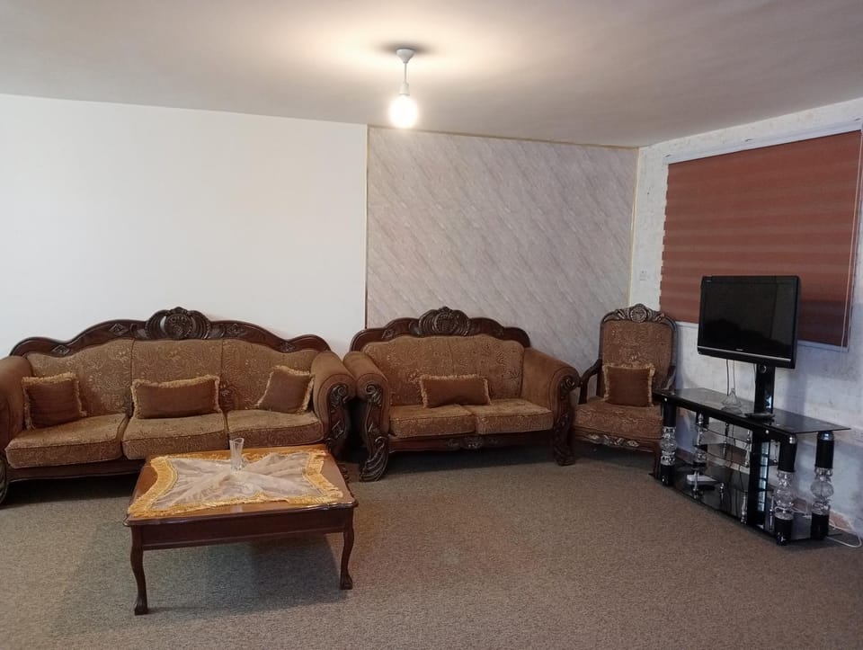 Communal lounge/ TV room, TV and multimedia, Seating area, Evening entertainment