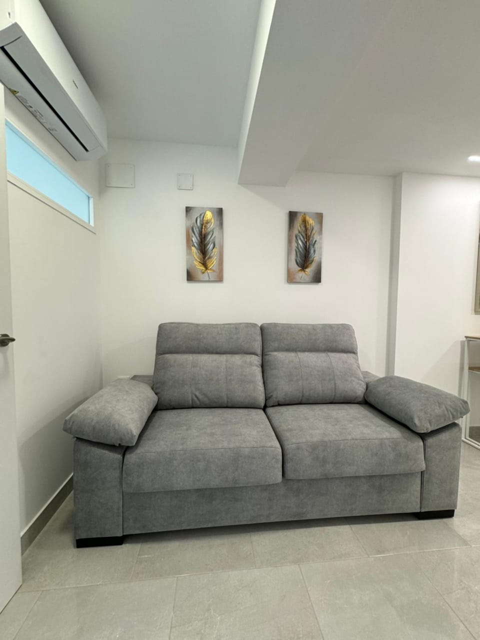 Living room, Seating area, air conditioner