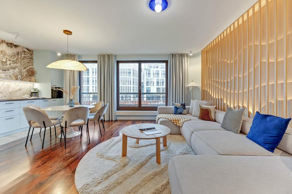 TV and multimedia, Kitchen or kitchenette, Living room, Seating area, Dining area