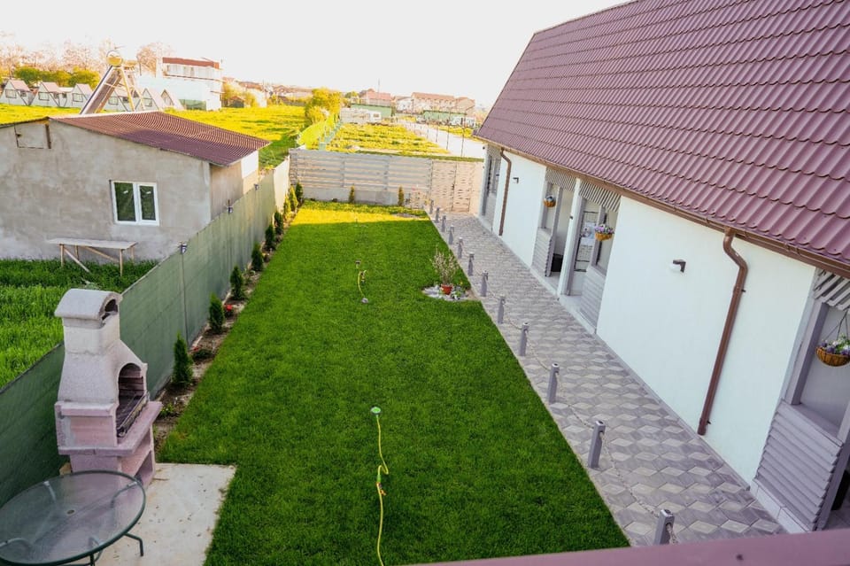 Property building, Day, Garden, Garden view