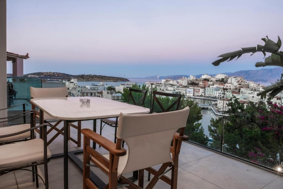 Property building, Balcony/Terrace, Living room